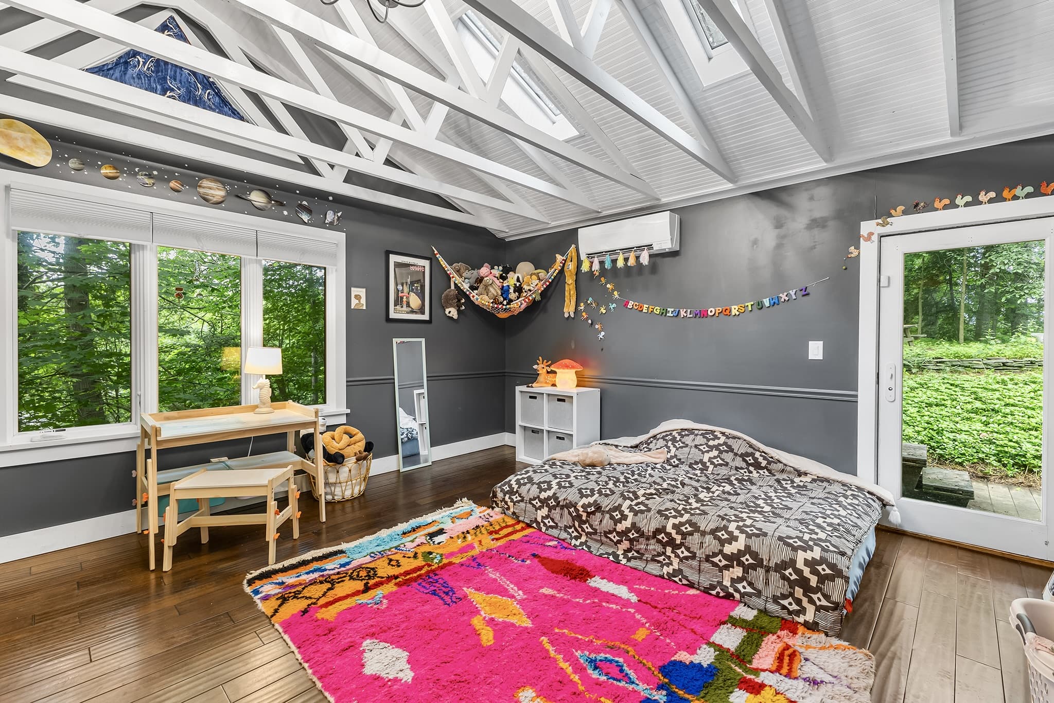 Children's bedroom with view